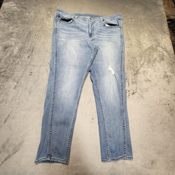 Levi's Jeans Womens 33 Light Wash Slim Stretch Distressed Denim 5 Pocket Zip Fly - Picture 1 of 11